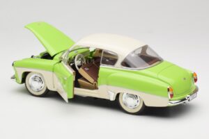 Wartburg 313 Pastellivihreä yli Beige Revell 1:18 9018 Metalli — kuva 5 / 8
