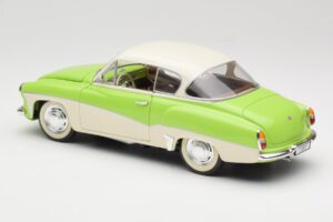 Wartburg 313 Pastellivihreä yli Beige Revell 1:18 9018 Metalli — kuva 7 / 8