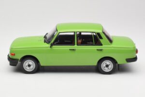 Wartburg 353 Vihreä MCG 1:18 MCG18062 Metalli — kuva 3 / 6