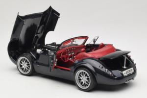 Wiesmann Roadster MF Carbon Black Revell 1:18 WIESMANN001 Metalli — kuva 8 / 9