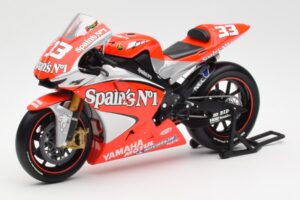 Yamaha YZR-M1 Gauloises Fortuna Yamaha #7 C. Checa MotoGP 2004 Minichamps 1:12 122043007 Metalli — kuva 2 / 6