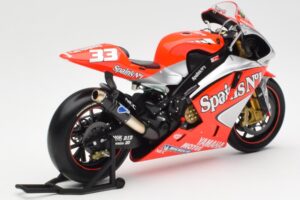 Yamaha YZR-M1 Gauloises Fortuna Yamaha #7 C. Checa MotoGP 2004 Minichamps 1:12 122043007 Metalli — kuva 3 / 6