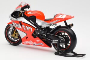 Yamaha YZR-M1 Gauloises Fortuna Yamaha #7 C. Checa MotoGP 2004 Minichamps 1:12 122043007 Metalli — kuva 5 / 6