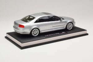 Audi A8 D3 W12 Ice Silver Metallic MotorHelix 1:18 MH030ISM Hartsi — kuva 3 / 7
