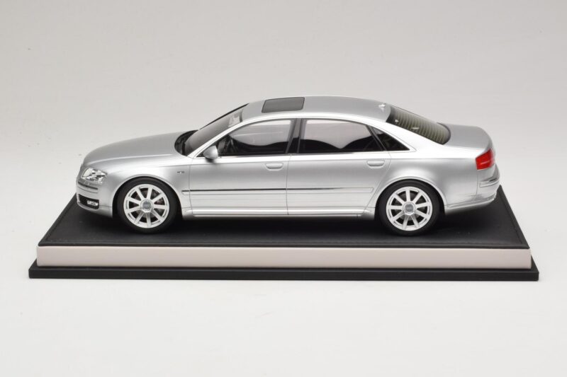 Audi A8 D3 W12 Ice Silver Metallic MotorHelix 1:18 MH030ISM Hartsi