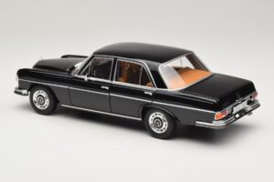 Mercedes 280 SE W108 Musta Norev 1:18 183360 Metalli — kuva 7 / 8