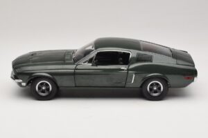 Ford Mustang GT Bullitt Steve McQueen Hahmolla Greenlight 1:18 12885 Metalli — kuva 4 / 8