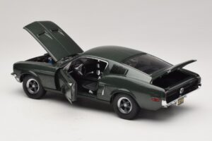 Ford Mustang GT Bullitt Steve McQueen Hahmolla Greenlight 1:18 12885 Metalli — kuva 5 / 8