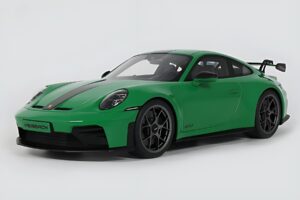 Porsche 911 992.2 GT3 Weissach Package Python Green GT Spirit 1:18 GT576 Hartsi