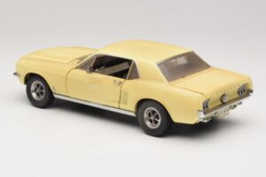 Ford Mustang Coupe Keltainen The Walking Dead Greenlight 1:18 12958 Metalli — kuva 7 / 8
