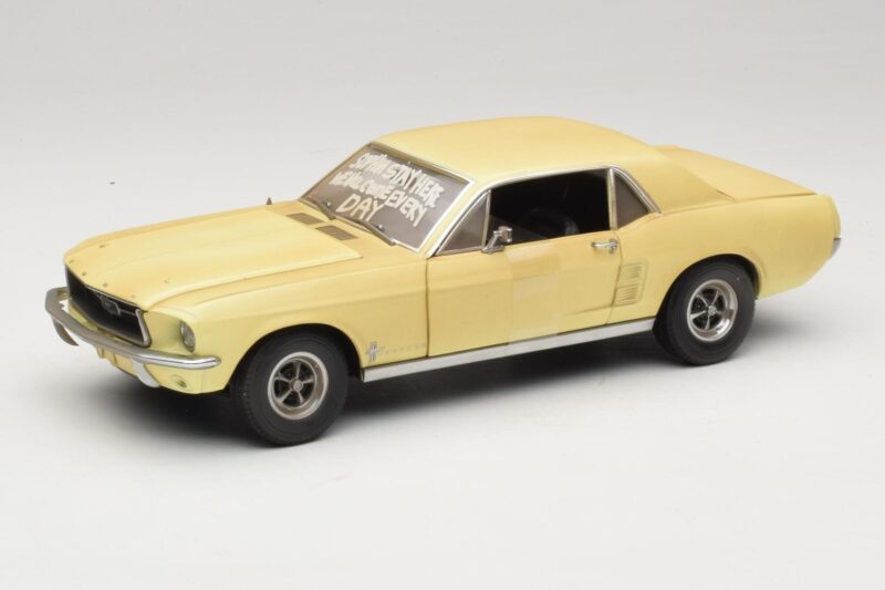 Ford Mustang Coupe Keltainen The Walking Dead Greenlight 1:18 12958 Metalli