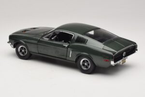 Ford Mustang GT Bullitt Steve McQueen Hahmolla Greenlight 1:18 12885 Metalli — kuva 7 / 8