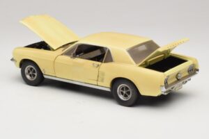 Ford Mustang Coupe Keltainen The Walking Dead Greenlight 1:18 12958 Metalli — kuva 5 / 8