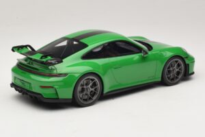 Porsche 911 992.2 GT3 Weissach Package Python Green GT Spirit 1:18 GT576 Hartsi — kuva 2 / 6