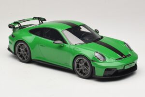 Porsche 911 992.2 GT3 Weissach Package Python Green GT Spirit 1:18 GT576 Hartsi — kuva 4 / 6