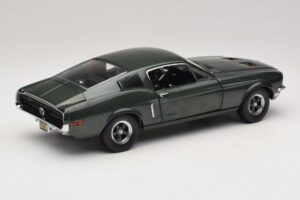 Ford Mustang GT Bullitt Steve McQueen Hahmolla Greenlight 1:18 12885 Metalli — kuva 3 / 8