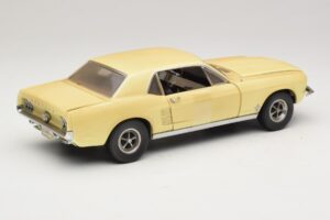 Ford Mustang Coupe Keltainen The Walking Dead Greenlight 1:18 12958 Metalli — kuva 3 / 8