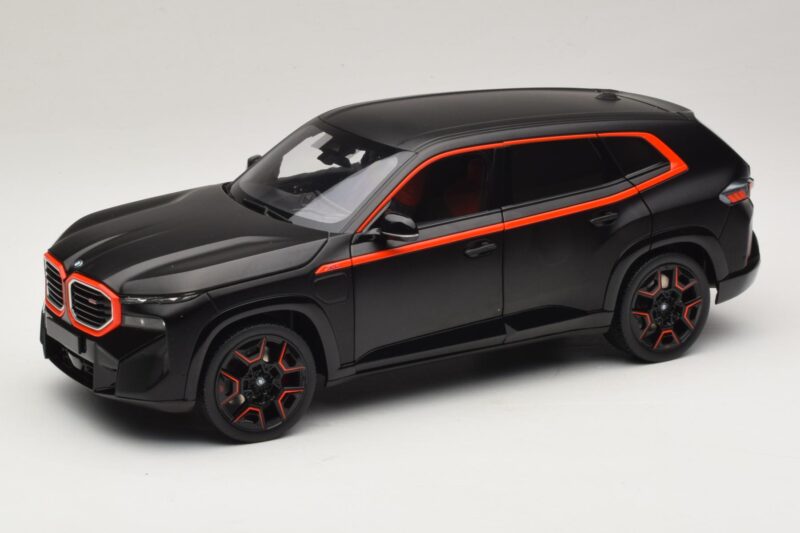 BMW XM G09 Matt Black Minichamps 1:18 110023301 Metalli
