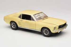 Ford Mustang Coupe Keltainen The Walking Dead Greenlight 1:18 12958 Metalli — kuva 6 / 8