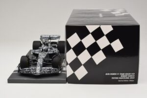 Alfa Romeo Orlen C42 R. Kubica Testing Barcelona 2022 Minichamps 1:18 117229988 Hartsi — kuva 6 / 7