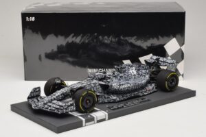 Alfa Romeo Orlen C42 R. Kubica Testing Barcelona 2022 Minichamps 1:18 117229988 Hartsi — kuva 7 / 7