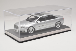 Audi A8 D3 W12 Ice Silver Metallic MotorHelix 1:18 MH030ISM Hartsi — kuva 6 / 7