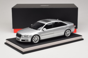Audi A8 D3 W12 Ice Silver Metallic MotorHelix 1:18 MH030ISM Hartsi — kuva 7 / 7