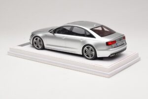 Audi S6 C7 Florett Silver Metallic IVY Merit 1:18 REMC038 Hartsi — kuva 5 / 7