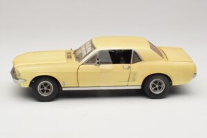 Ford Mustang Coupe Keltainen The Walking Dead Greenlight 1:18 12958 Metalli — kuva 4 / 8