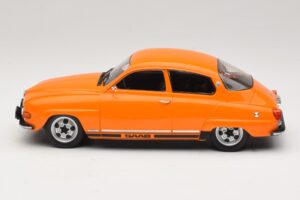 Saab 96 V4 Oranssi MCG 1:18 MCG18654 Metalli — kuva 3 / 6