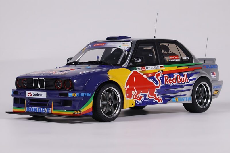 BMW E30 V8 #229 E. Hountondji Red Bull Driftbrothers Drift 2023 Sininen Otto 1:18 OT486 Hartsi