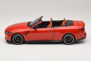 BMW M4 G83 Avoauto Red Metallic Minichamps 1:18 110021030 Metalli — kuva 4 / 8