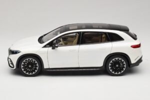 Mercedes EQS SUV X296 Manufaktur Diamond White NZG 1:18 B66960590 Metalli — kuva 4 / 8