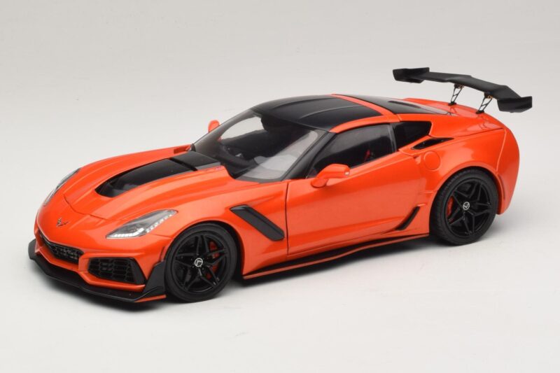 Chevrolet Corvette C7 ZR1 Punainen IXO 1:18 U18RDC001-FO Metalli