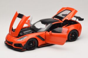 Chevrolet Corvette C7 ZR1 Punainen IXO 1:18 U18RDC001-FO Metalli — kuva 2 / 8