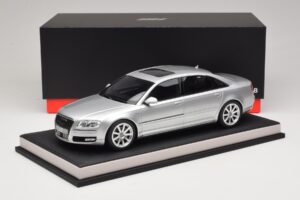 Audi A8 D3 W12 Ice Silver Metallic MotorHelix 1:18 MH030ISM Hartsi — kuva 7 / 7
