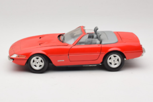 Ferrari 365 GTS/4 Spider Punainen Techno Giodi 1:18 40028-P1 Metalli — kuva 4 / 8