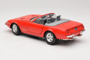 Ferrari 365 GTS/4 Spider Punainen Techno Giodi 1:18 40028-P1 Metalli — kuva 7 / 8