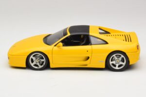 Ferrari F355 Spider Keltainen ja Musta Katto UT Models 1:18 180074030-P4 Metalli — kuva 4 / 8