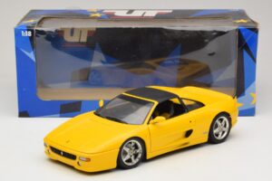 Ferrari F355 Spider Keltainen ja Musta Katto UT Models 1:18 180074030-P4 Metalli — kuva 8 / 8