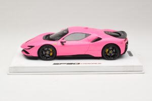 Ferrari SF90 Pack Fiorano Kiiltävä Qatar Pink BBR 1:18 RACELINE137 Hartsi — kuva 3 / 7