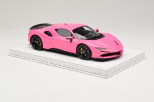 Ferrari SF90 Pack Fiorano Kiiltävä Qatar Pink BBR 1:18 RACELINE137 Hartsi — kuva 4 / 7