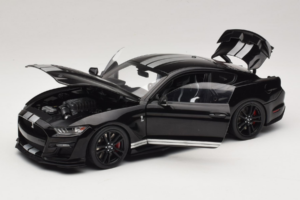 Ford Mustang Shelby GT500 S550 Musta IXO 1:18 U18RDC002-FO Metalli — kuva 2 / 8