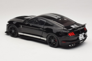 Ford Mustang Shelby GT500 S550 Musta IXO 1:18 U18RDC002-FO Metalli — kuva 7 / 8
