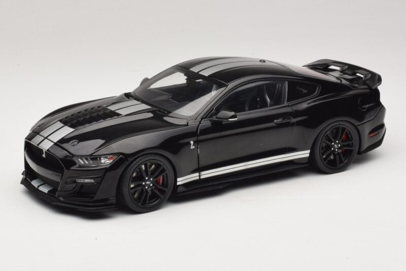 Ford Mustang Shelby GT500 S550 Musta IXO 1:18 U18RDC002-FO Metalli