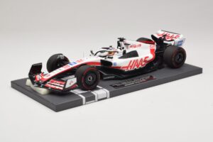 Haas VF-22 K. Magnussen Pole Position Brazilian GP 2022 Minichamps 1:18 117222120 Hartsi