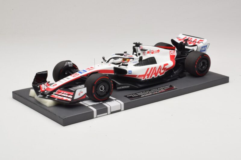 Haas VF-22 K. Magnussen Pole Position Brazilian GP 2022 Minichamps 1:18 117222120 Hartsi