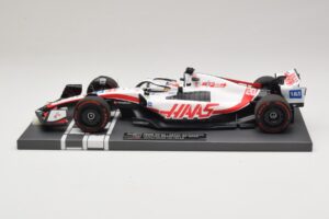 Haas VF-22 K. Magnussen Pole Position Brazilian GP 2022 Minichamps 1:18 117222120 Hartsi — kuva 3 / 7