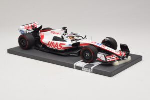 Haas VF-22 K. Magnussen Pole Position Brazilian GP 2022 Minichamps 1:18 117222120 Hartsi — kuva 4 / 7