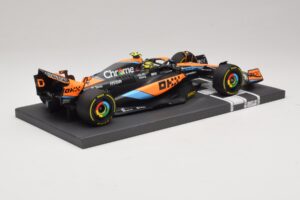 McLaren MCL60 #4 L. Norris 2nd Place Hungarian GP 2023 Minichamps 1:18 537233004 Hartsi — kuva 2 / 7
